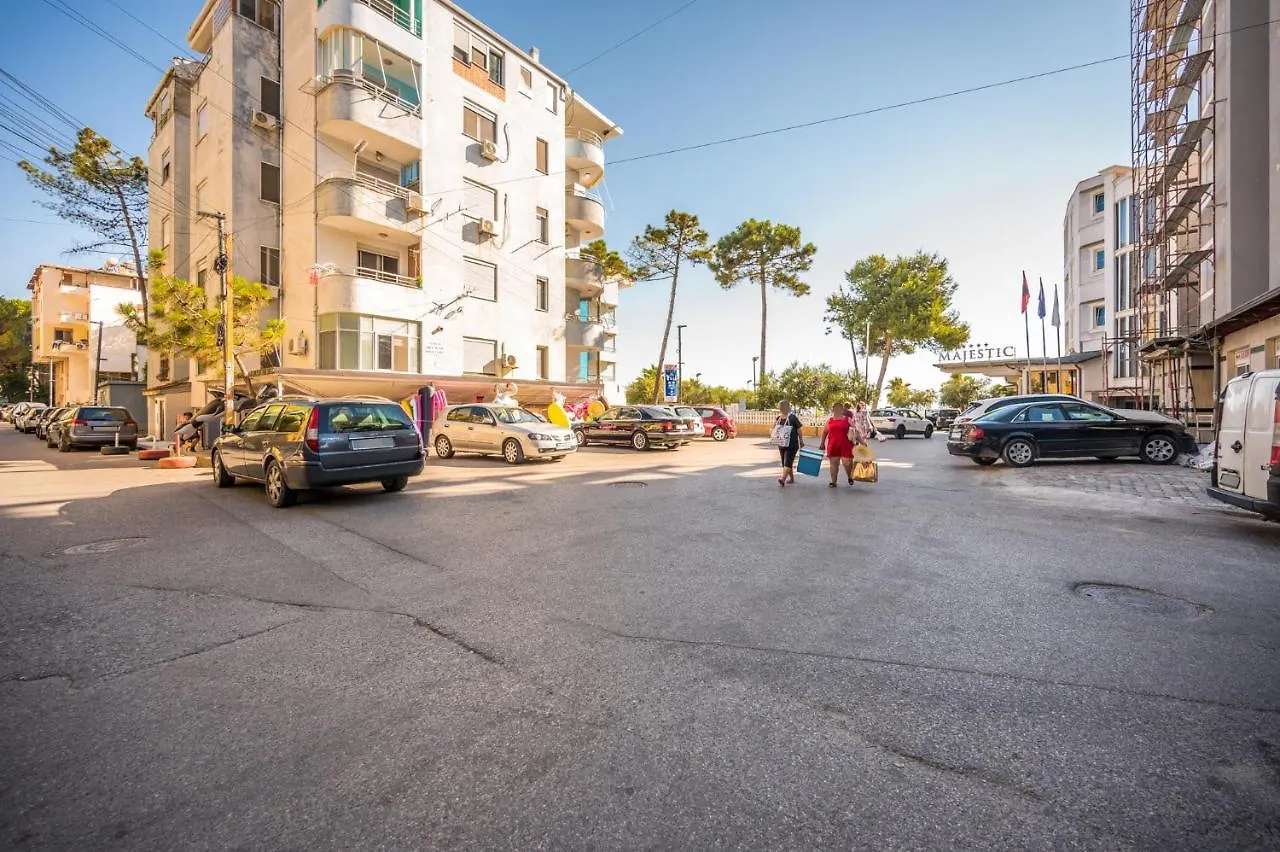 Beach House Durres 0*,  Albania