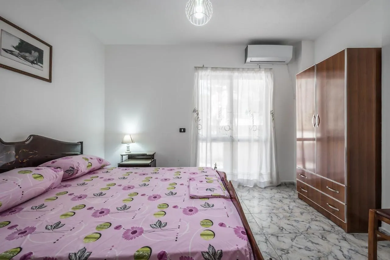 Beach House Durres 0*,